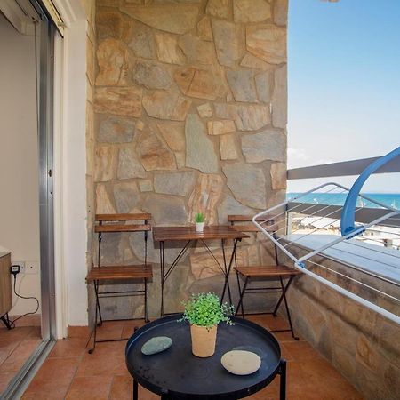 Central, By Sea, Seaview, Renovated 1 Bedroom Flat Larnaca Luaran gambar