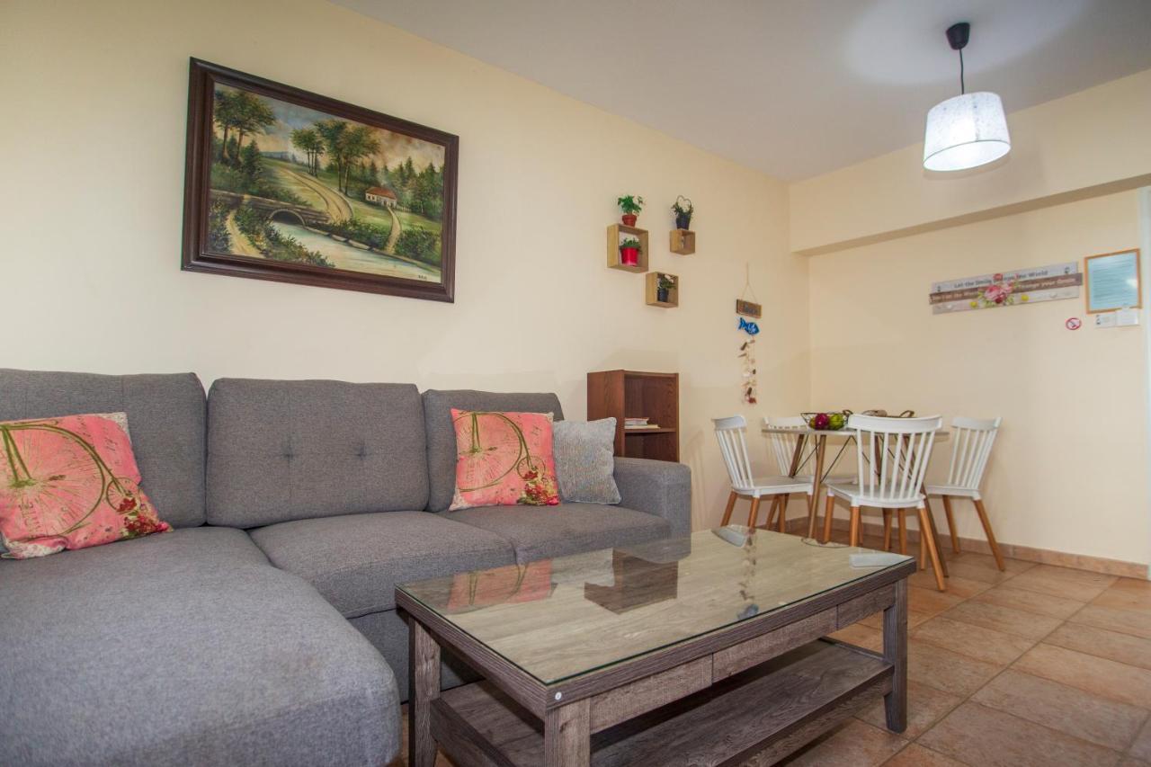 Central, By Sea, Seaview, Renovated 1 Bedroom Flat Larnaca Luaran gambar