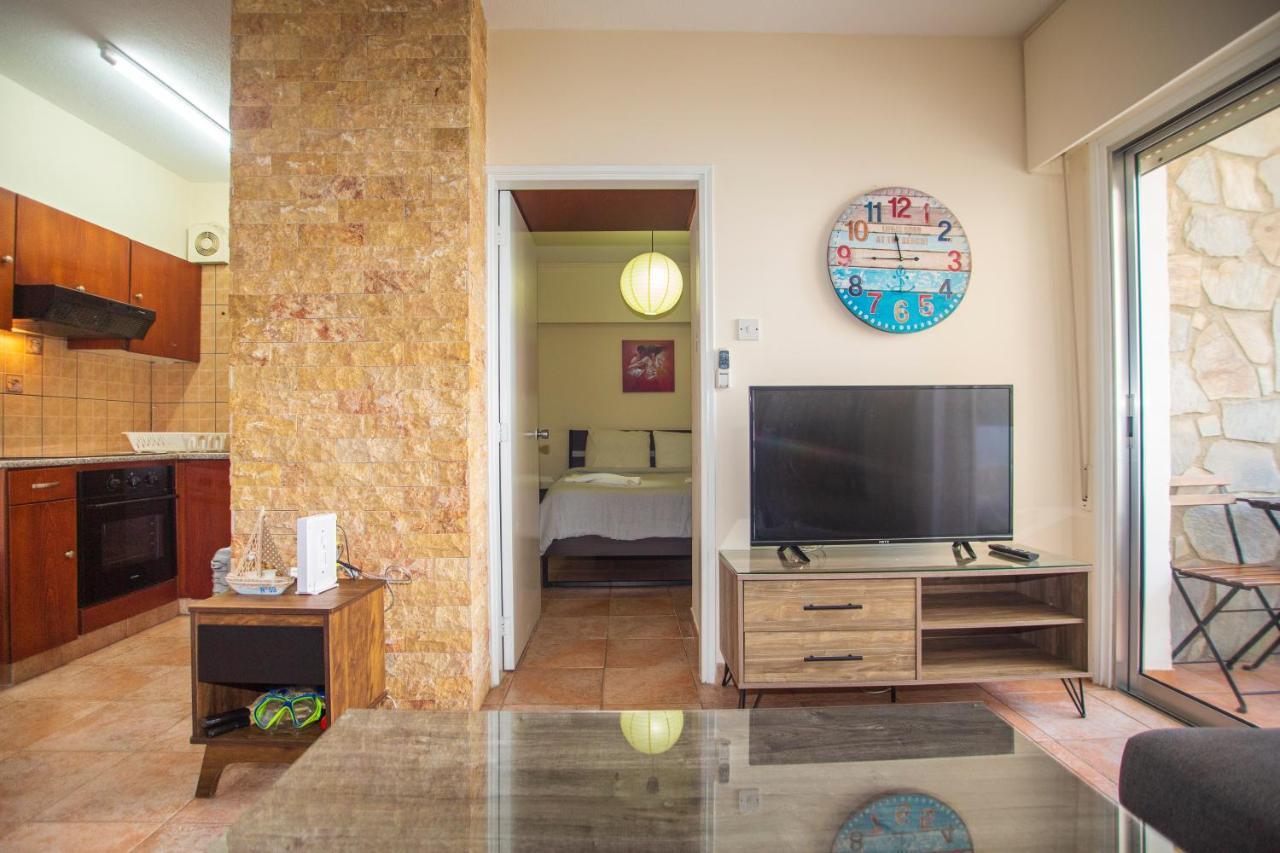 Central, By Sea, Seaview, Renovated 1 Bedroom Flat Larnaca Luaran gambar