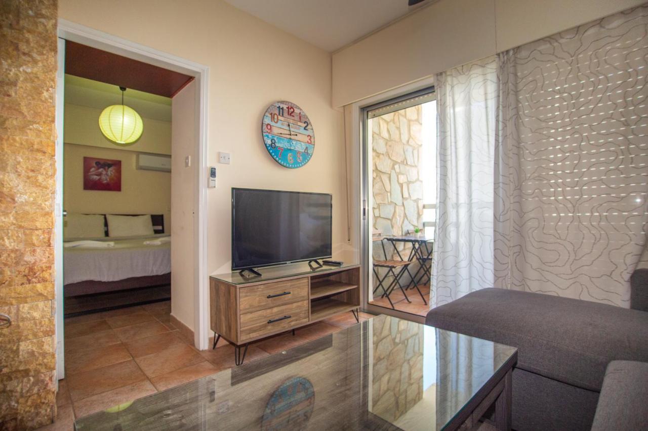 Central, By Sea, Seaview, Renovated 1 Bedroom Flat Larnaca Luaran gambar
